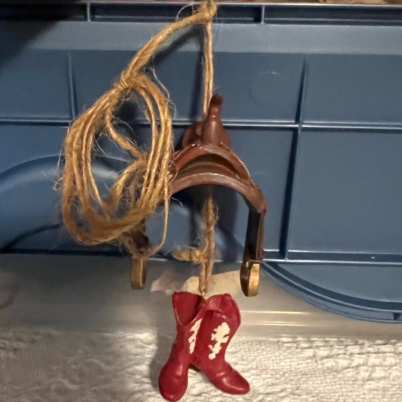 Country Christmas Ornament - Picture 2 of 3